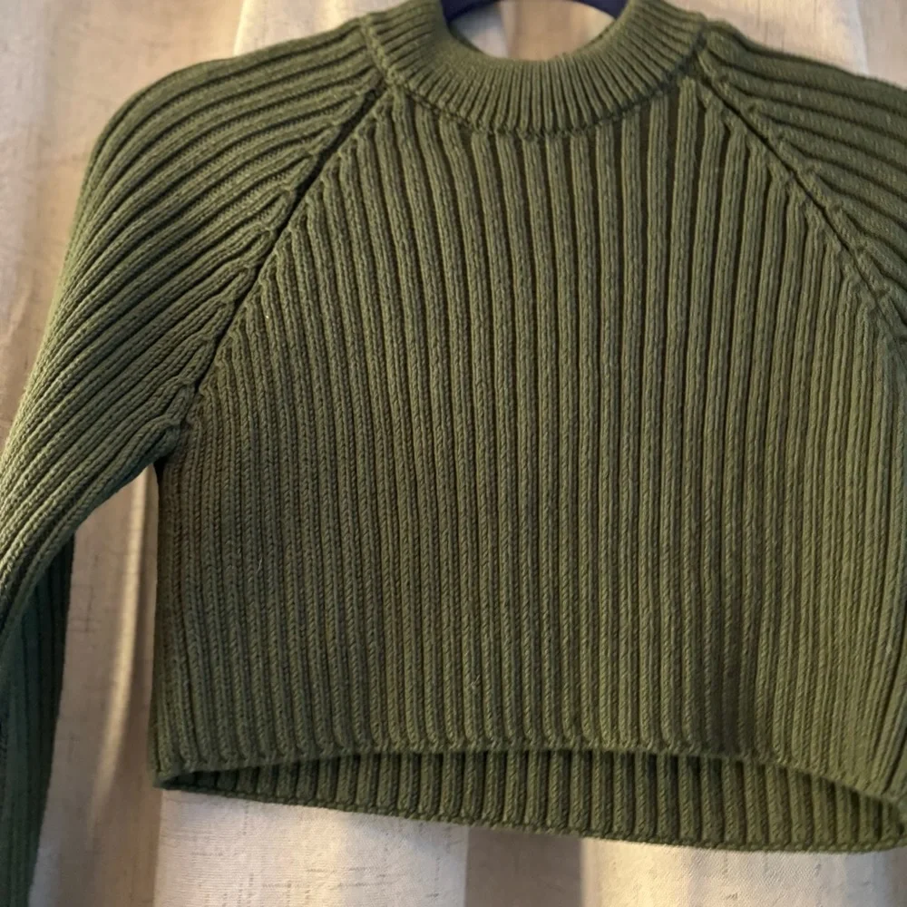 Zara Raglan Sleeve Cropped Dark Army/Olive Green Knit Sweater Size S NWT - Picture 3 of 4